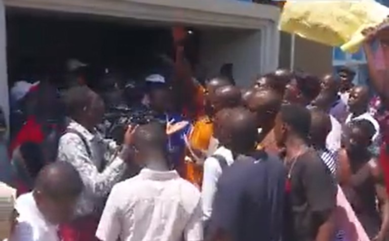 Kisumu traders storming Governor Anyang' Nyong'o's office.